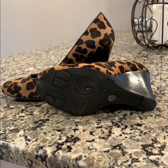 BCBG Leopard print wedges - Picture 4 of 4